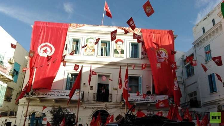 تونس.. إضرابات ومطالبات باستقالة حكومة الشاهد