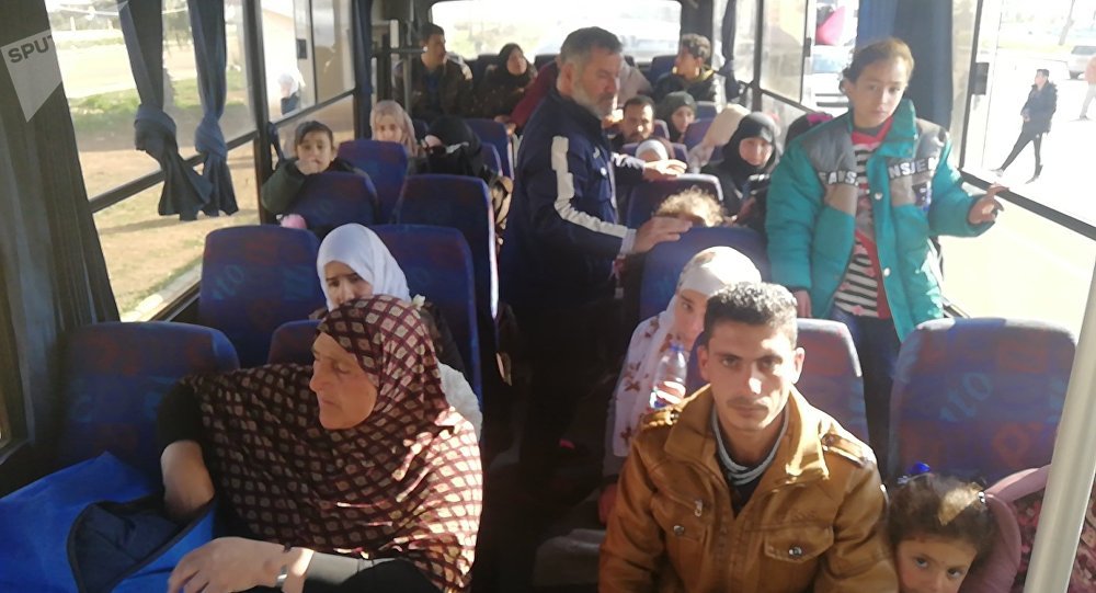 دفعة من المهجرين السوريين تعود من مخيمات اللجوء في الأردن