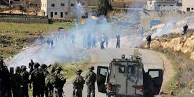 إصابة عشرات الفلسطينيين خلال اقتحام الاحتلال بلدة حلحول شمال الخليل