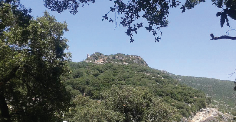 قلعة الرصافة تقف شامخةً على قمم الجبال