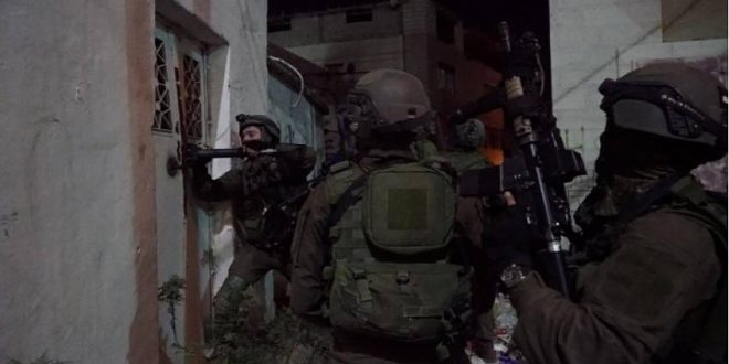 قوات الاحتلال تعتقل ثمانية فلسطينيين في الضفة الغربية