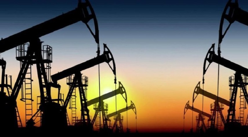 النفط يرتفع واحد بالمئة بعد هبوط مفاجئ لمخزونات أمريكا