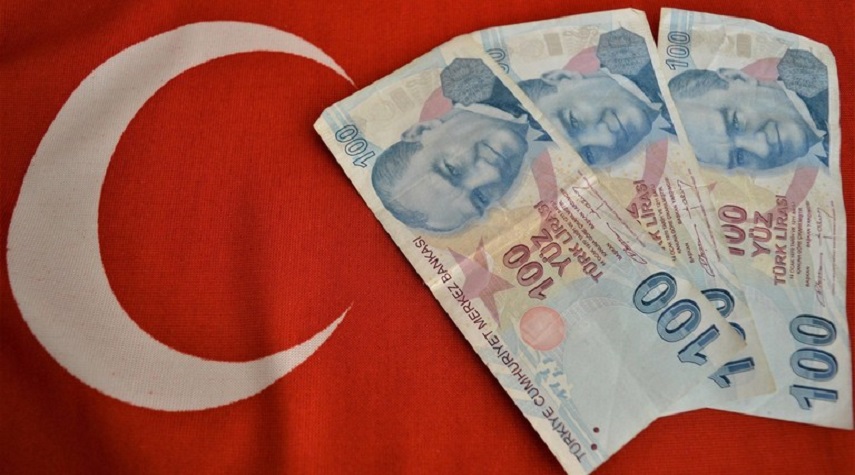 الليرة التركية تعود إلى الهبوط رغم ضخ مليارات الدولارات