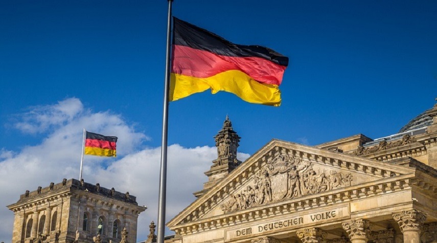وزير الداخلية الألماني يطمئن اللاجئين السوريين في المانيا
