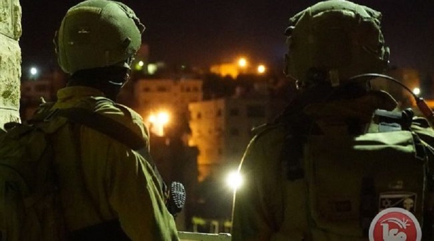 قوات الاحتلال تعتقل 10 فلسطينيين