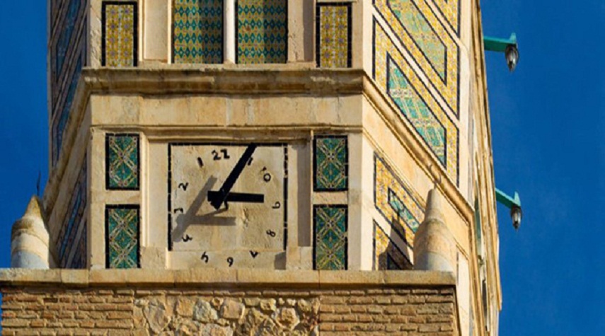 الساعة المعكوسة .. أشهر معالم تستور التونسية