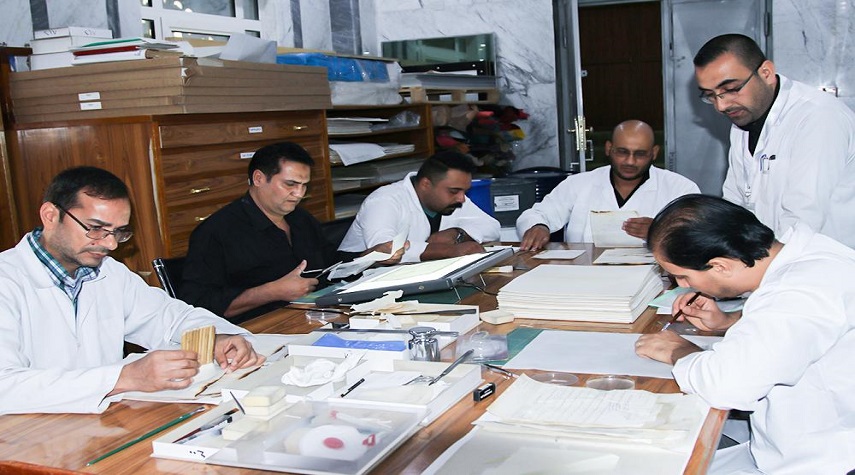 ورشة لصيانة وترميم المخطوطات بمكتبة الأسد 