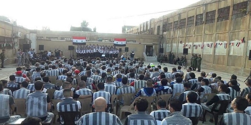 "جوقة الفرح" في سجن دمشق المركزي