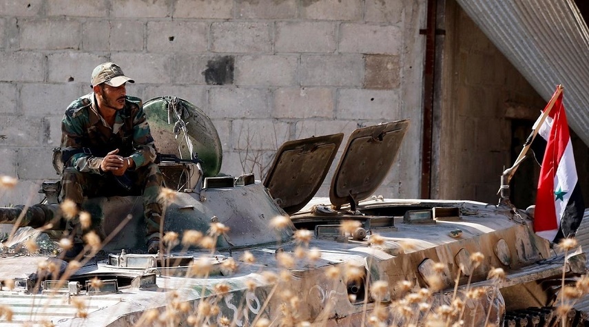 الجيش بستهدف تحصينات الإرهابيين بريف إدلب
