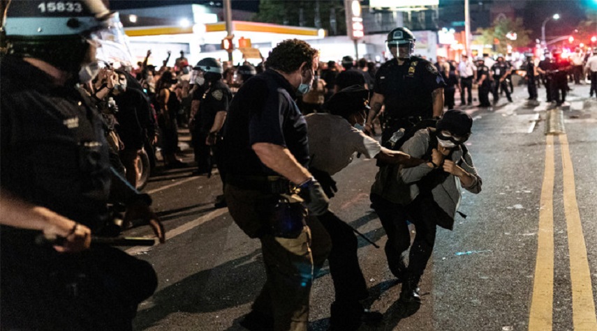 الشرطة الأمريكية تعتقل الآلاف منذ بدء الاحتجاجات على مقتل فلويد