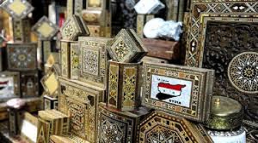 الموزاييك صناعة عريقة تحمل أصالة دمشق إلى العالم