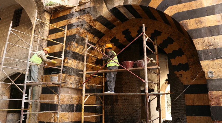 “خان الحرير” الأثري في حلب يسترد ألقه بعد الترميم