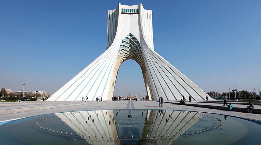برج آزادي أشهر معالم العاصمة الإيرانية طهران