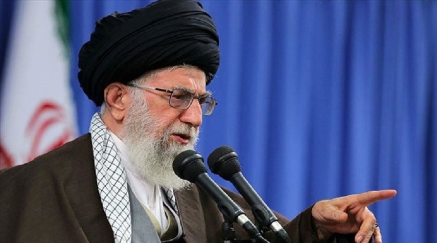 قائد الثورة الإسلامية يؤكد ضرورة محاسبة الضالعين بجريمة اغتيال فخري زاده