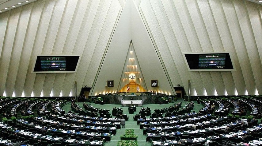 البرلمان الإيراني يصادق نهائياً على قانون رفع تخصيب اليورانيوم حتى 20%