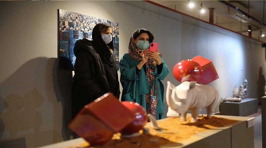 افتتاح مهرجان فجر الدولي للفنون التشكيلية في طهران