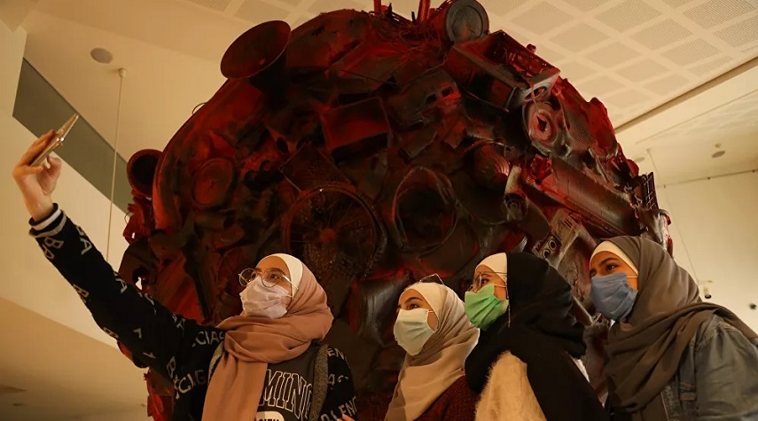 3 سوريين يحولون بقايا الدمار إلى أعمال فنية