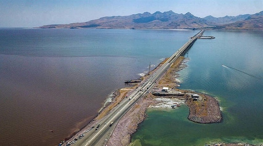 "أرومية" أكبر بحيرة في إيران وثاني أكبر بحيرة مالحة في العالم