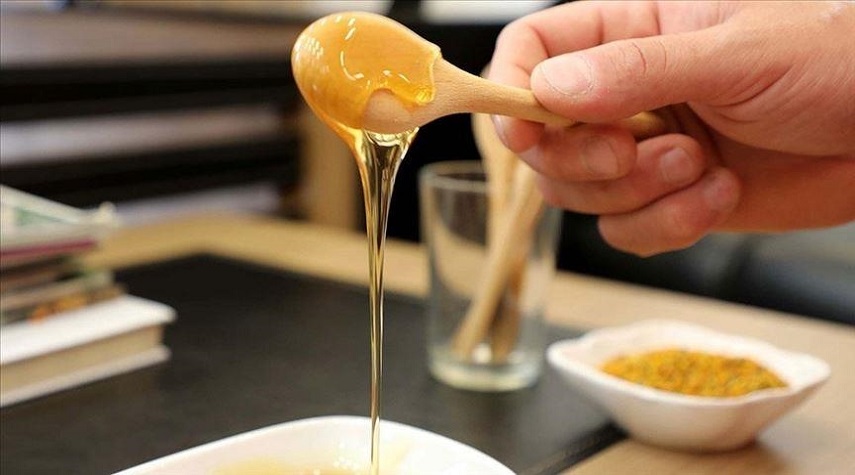 علماء يكتشفون السر الذي يجعل العسل "فيه شفاء للناس"