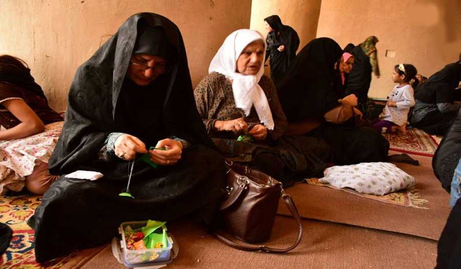 تقليد منذ 5 قرون.. خياطة الكيس في إيران