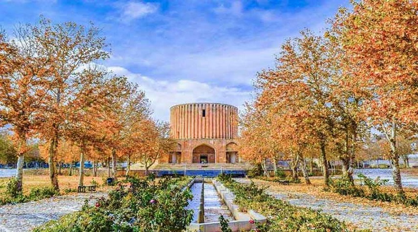 "قصر الشمس" في مدينة كلات الإيرانية مزيج معماري هندي إيراني