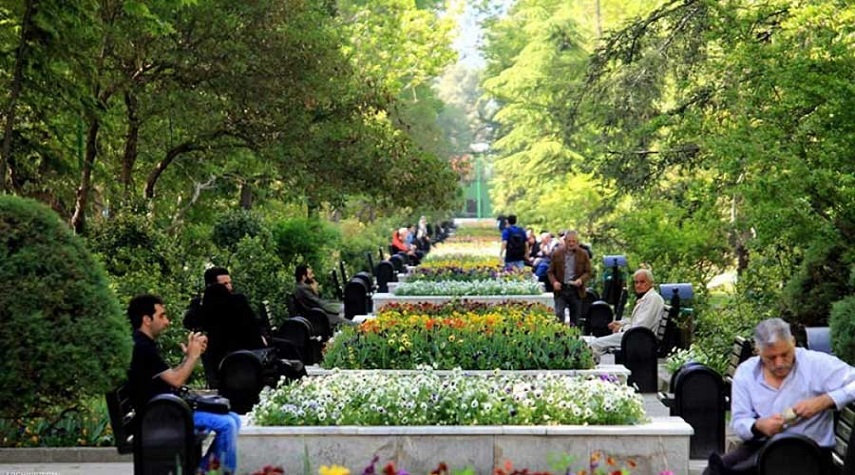 "حديقة ملت".. تحفة من الهدوء لسكان العاصمة الإيرانية