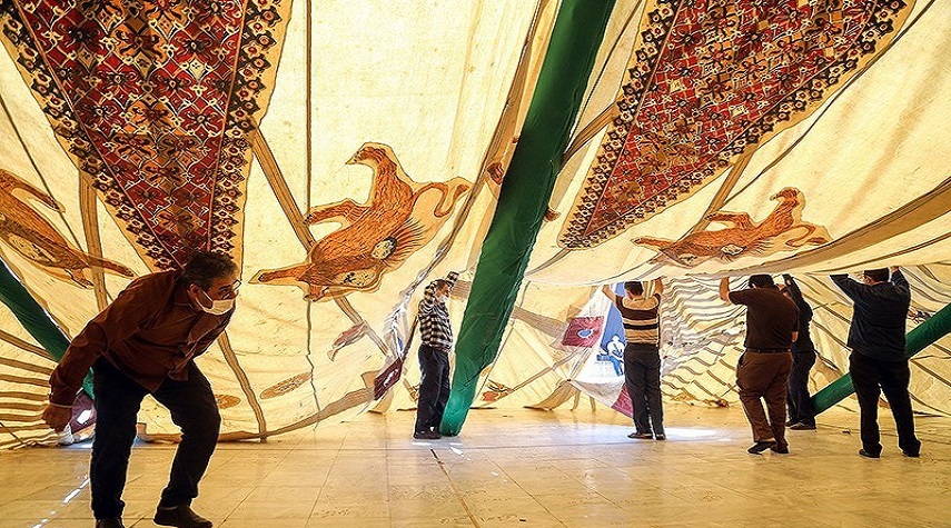 نصب خيمة عزاء محرم في ساحة الإمام زادة موسى