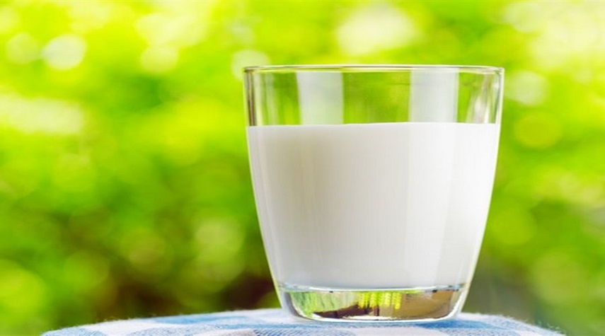 طبيب يدحض الأسطورة حول "شرب الحليب يقوي العظام"