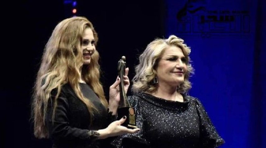 صفاء رقماني تحصد جائزة أفضل ممثلة في مهرجان بغداد للمسرح