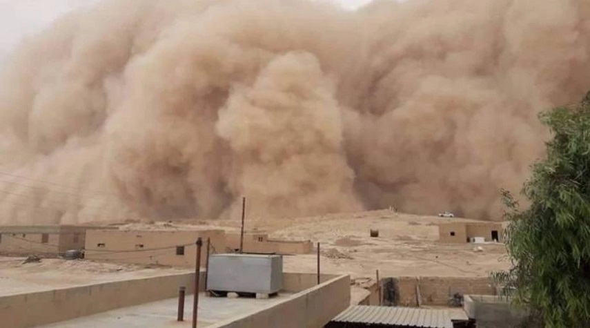 وفيات وحالات اختناق إثر عاصفة غبارية في دير الزور