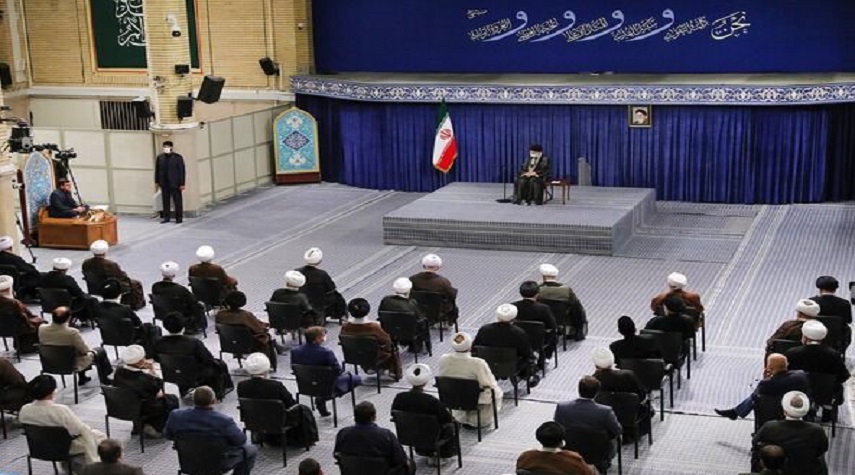 قائد الثورة الإسلامية يستقبل المشاركين في مؤتمر الجمعية العامة للمجمع أهل البيت (ع)