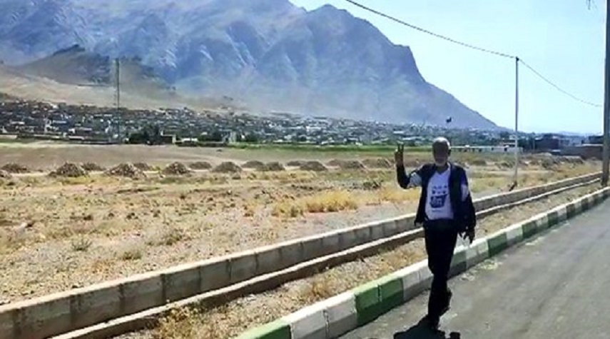 الرحالة السوري خليفة الحسين يصل إلى طهران قادماً من دير الزور مشياً على الأقدام