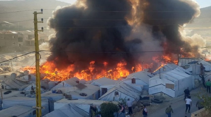 حريق كبير في مخيم للاجئين السوريين في لبنان