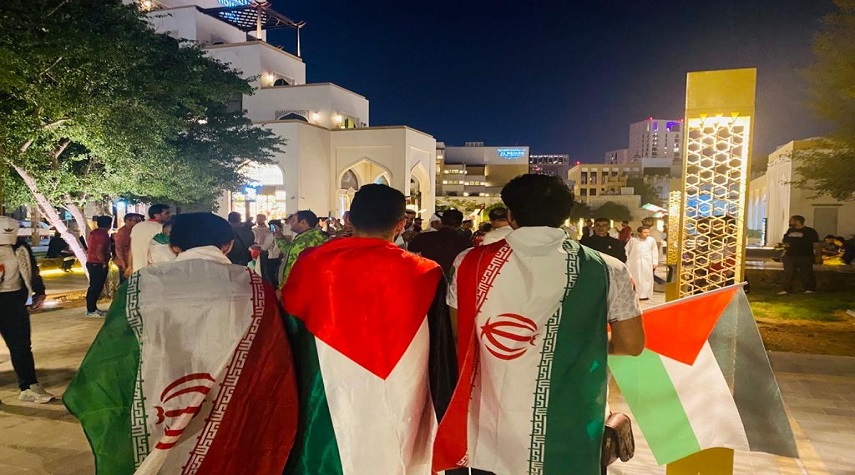 بالصور.. الجمهور الفلسطيني يساند المنتخب الإيراني في الدوحة