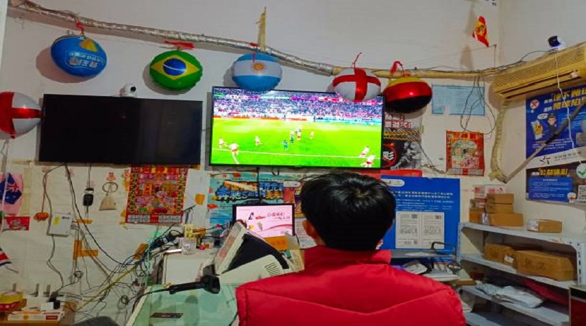شاب صيني يصاب بشلل في وجهه بسبب كأس العالم