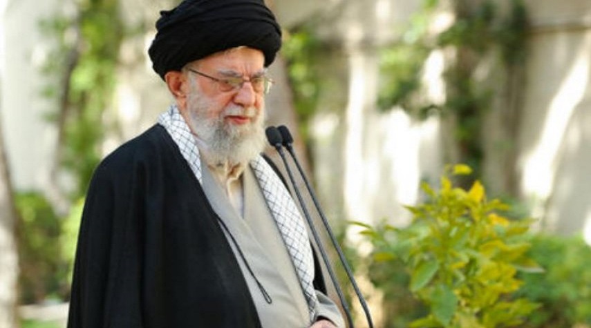 قائد الثورة الإسلامية: على المسؤولين أن يتابعوا بجدية موضوع تسمم الطلاب
