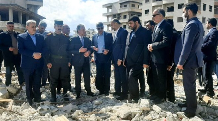 وزير الخارجية الإيراني يطلع على عدد من المواقع المتضررة جراء الزلزال في جبلة