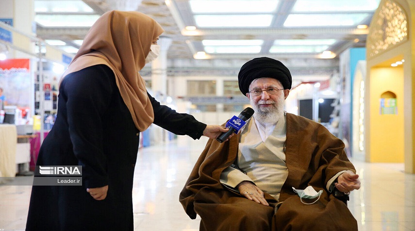 قائد الثورة الإسلامية: التطور الثقافي للبلاد لايزال يحتاج إلى الكتاب