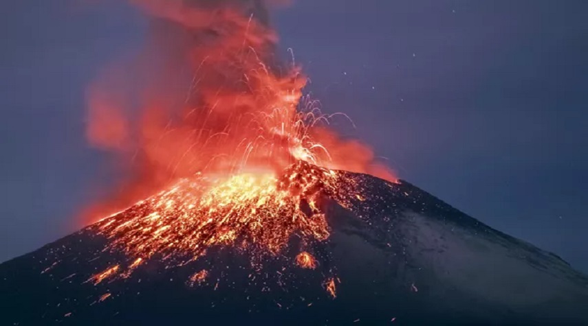 مناظر لثوران بركان بوبوكاتيبيتل في المكسيك