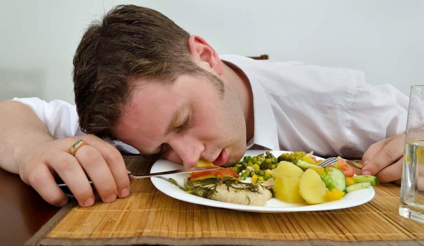 تعرف على أسباب الشعور بالتعب والإرهاق بعد تناول الطعام