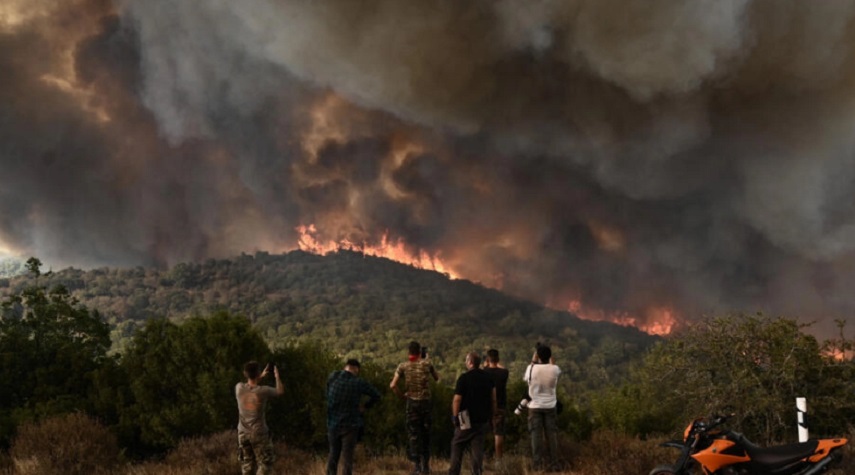 اليونان تكافح أكبر حريق في أوروبا منذ 23 عاماً