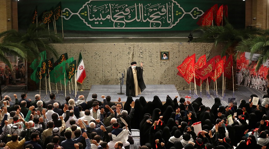 بالصور.. قائد الثورة الإسلامية يستقبل حشداً من رواد ونشطاء الدفاع المقدس