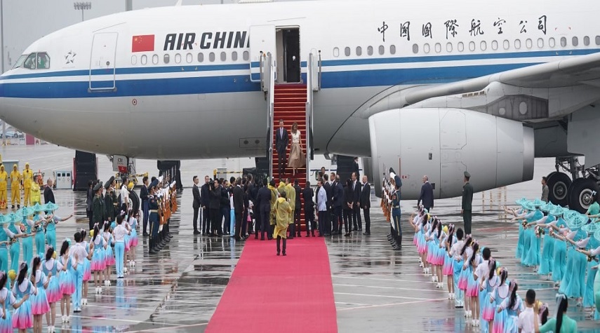 بالصور.. الرئيس الأسد والسيدة الأولى أسماء الأسد يبدأان زيارة إلى جمهورية الصين 