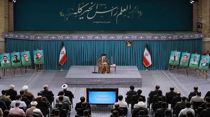 قائد الثورة الإسلامية يلتقي جمعاً من النخب والمواهب العلمية الإيرانية