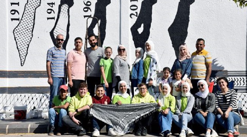 تضامناً مع فلسطين… رسم لوحة جدارية بطول 20 متراً في حمص
