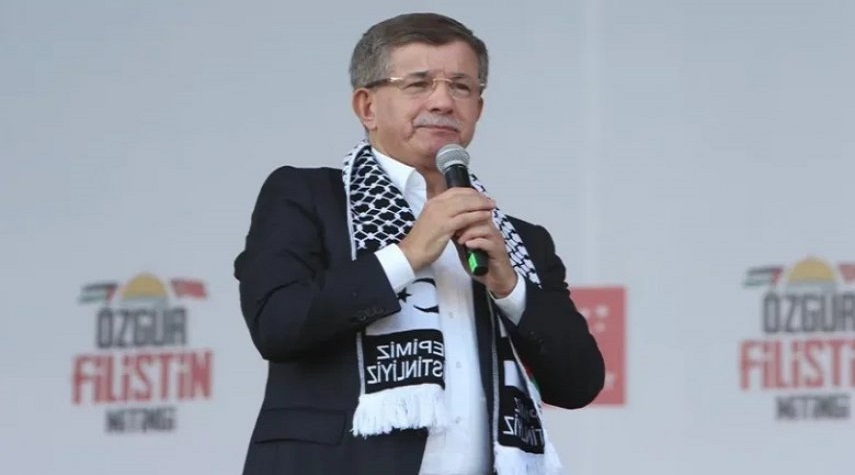 داود أغلو يطالب أردوغان بقطع النفط عن كيان الاحتلال