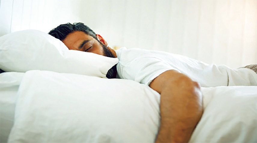 لهذه الأسباب ينبغي عليك تجنب النوم على بطنك 