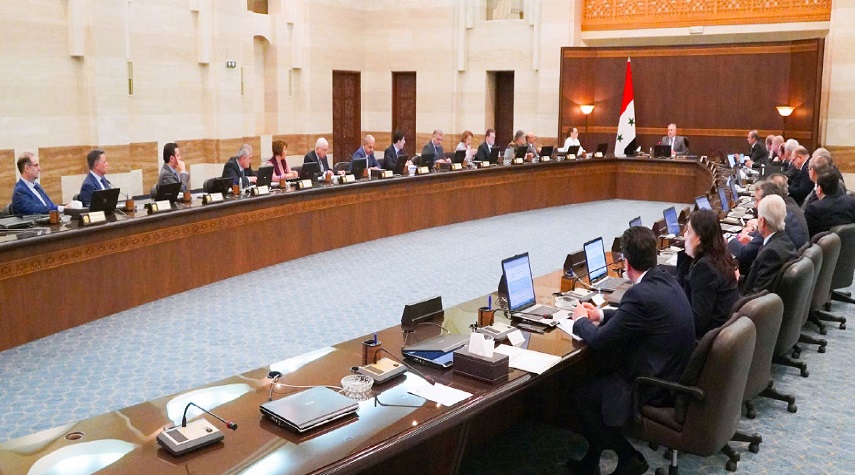 حاكم مصرف سورية المركزي يقدم للحكومة آخر مستجدات الدفع الإلكتروني 