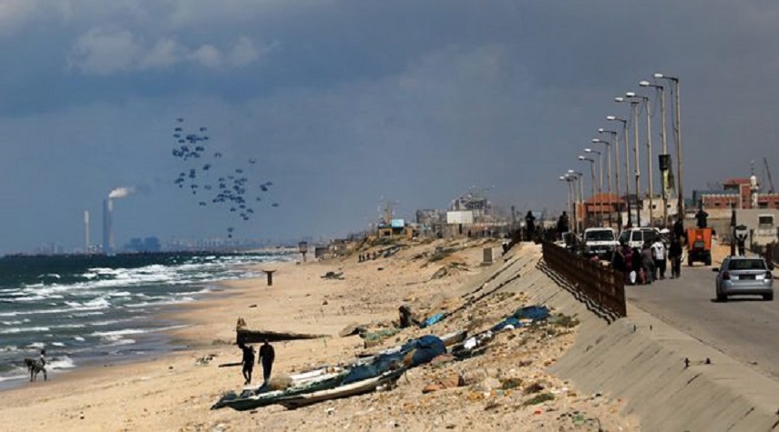 إنزال المساعدات جواً إلى غزة يتسبب بسقوط شهداء