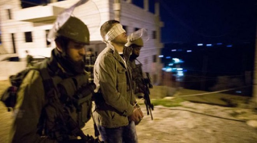 قوات الاحتلال تقتحم مناطق في الضفة الغربية وتعتقل شبان فلسطينيين